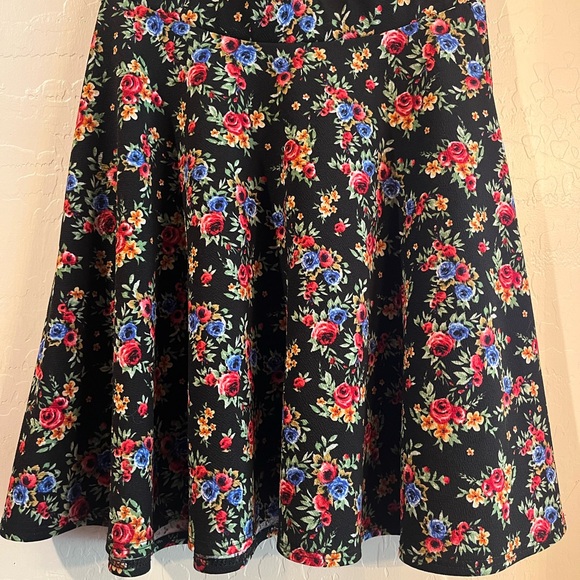 SHEIN Dresses & Skirts - Sensational Collection Red and Pink Floral A-Line Skater Skirt Knee-Leng…